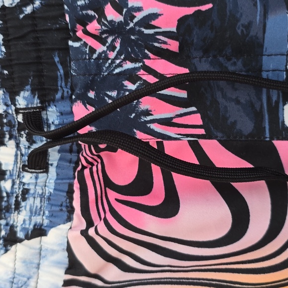 THEREABOUTS BRAND BOYS MULTI COLORED SWIM TRUNKS BOARD SHORTS SIZE XL 18/20 - Picture 2 of 15